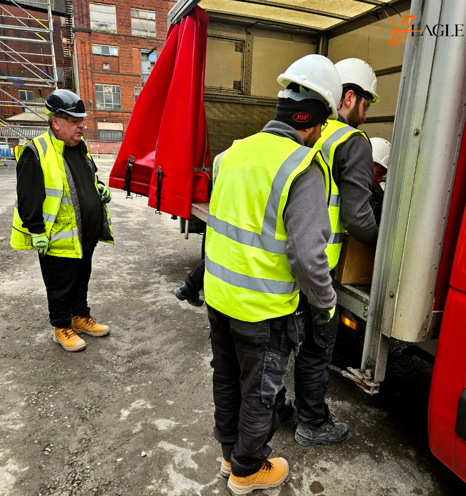 Curtain sider with tail lift